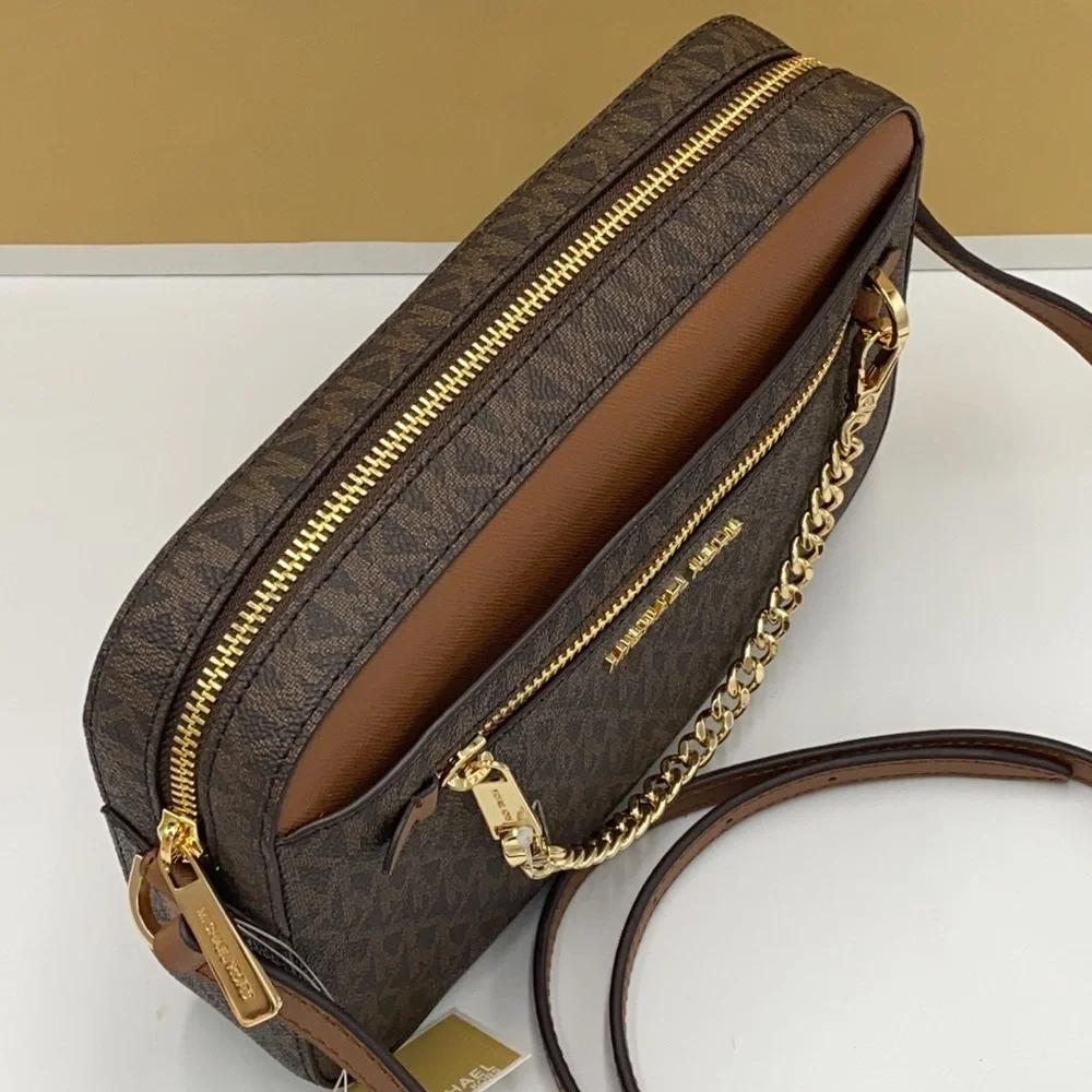 MICHAEL KORS LG EW ZP CHAIN XBODY BROWN SIGNATURE